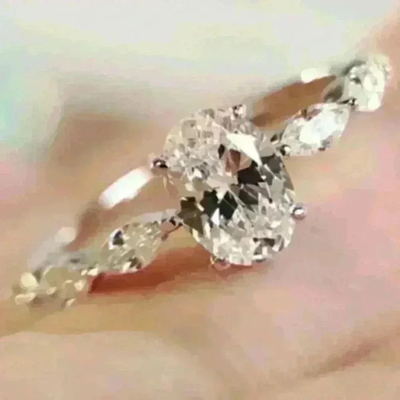 New Oval Silver 💍 - Picture 1 of 5